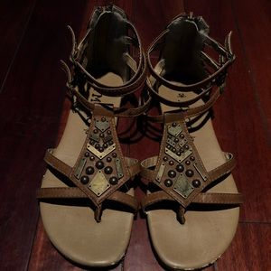 Women’s Mudd Sandals! (Size 6)